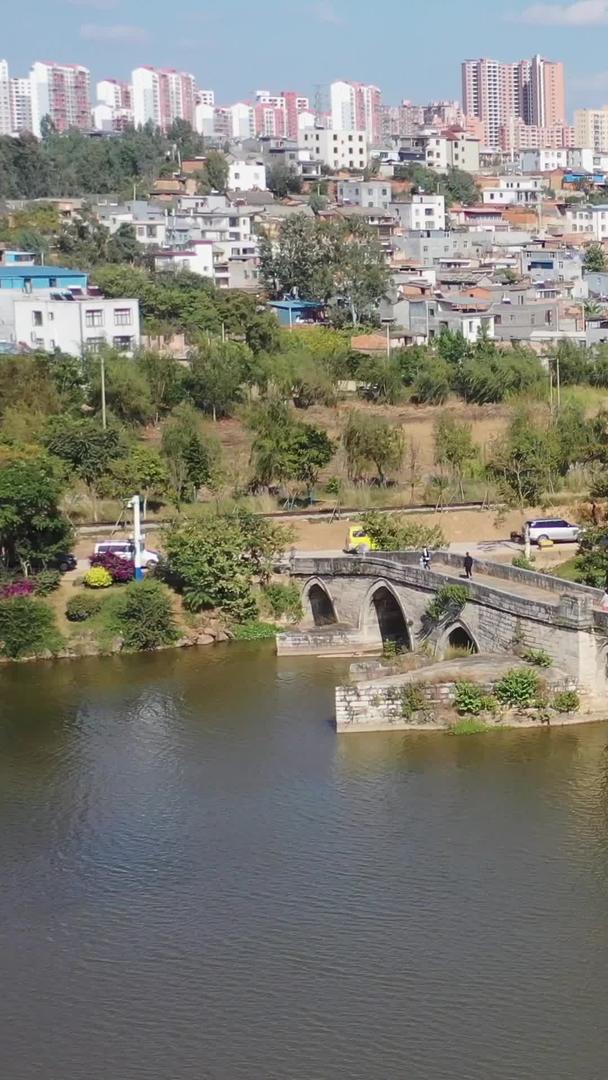 云南建水双龙桥古建筑航拍视频视频的预览图
