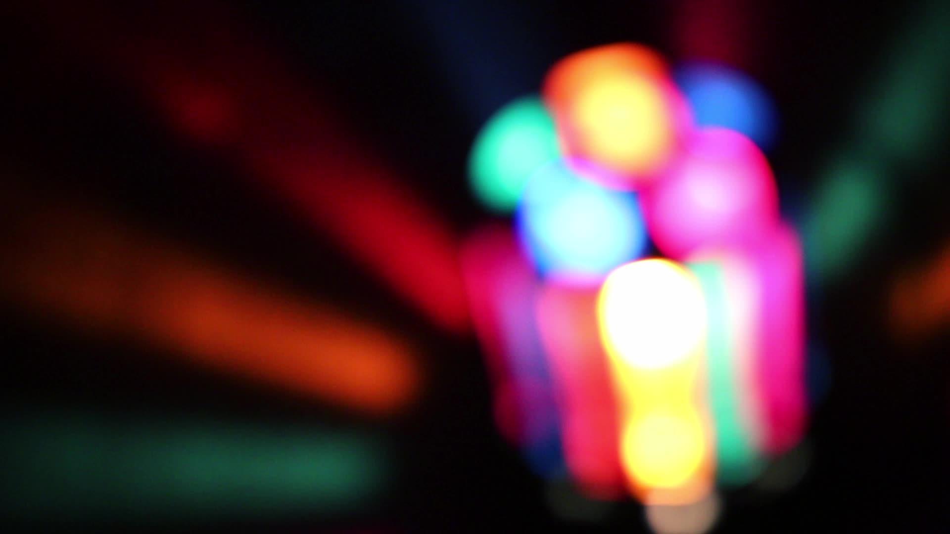 彩色派对球灯动态视频的预览图