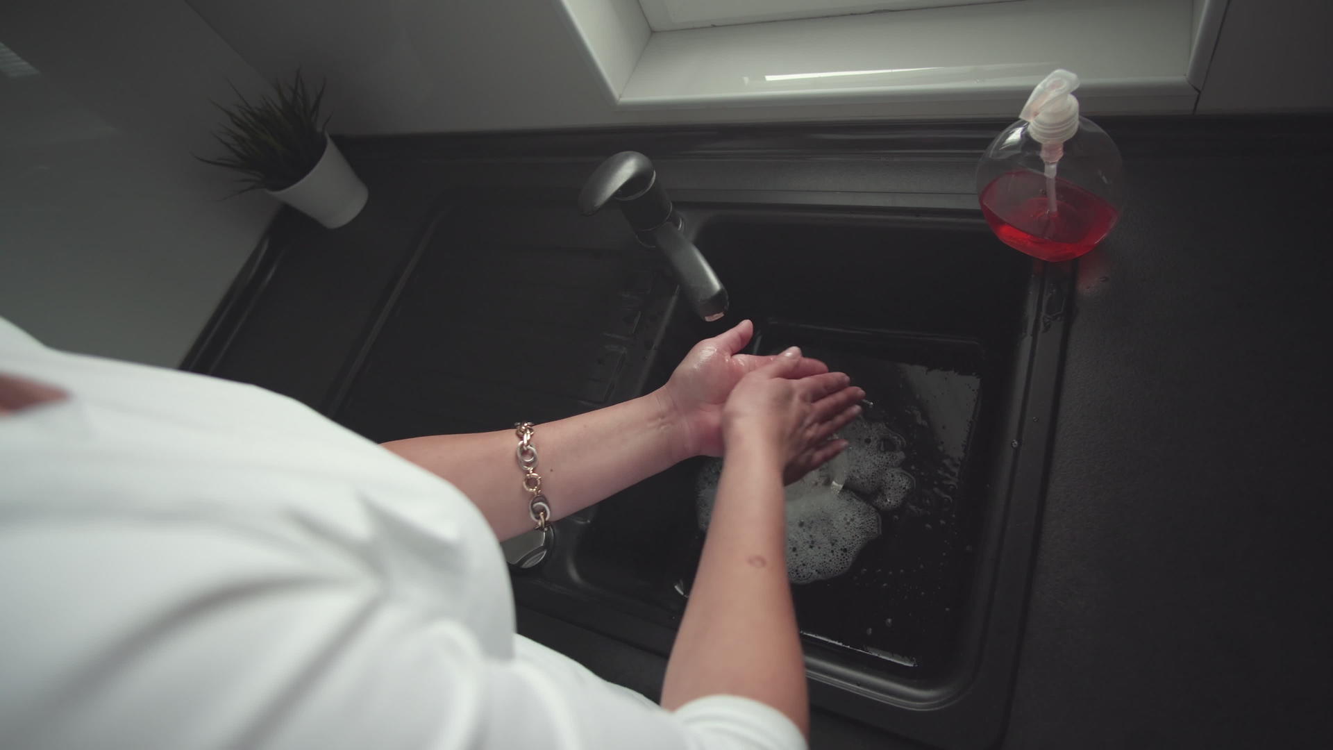 手洗手防止冠状菌爆发视频的预览图