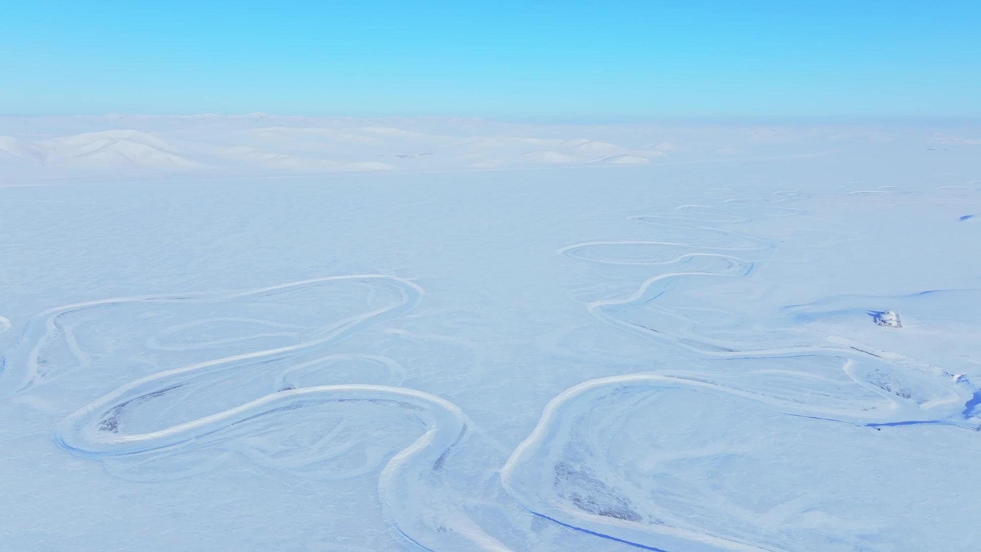 冬季呼伦贝尔莫日格勒河4k航拍冰冻风景视频的预览图