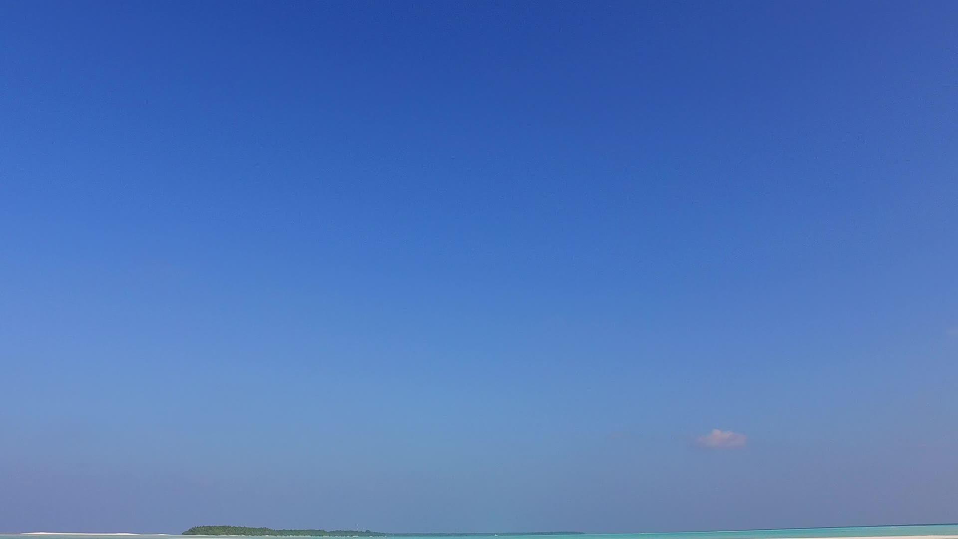 天堂海岸线海滩生活方式阳光海景在度假村附近有白色视频的预览图