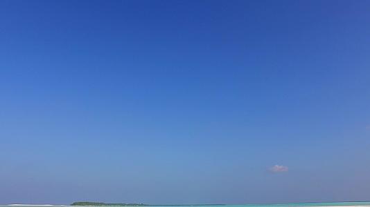 天堂海岸线海滩生活方式阳光海景在度假村附近有白色视频的预览图