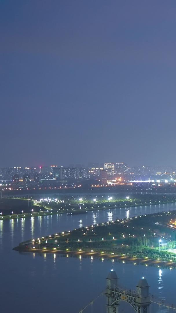 航拍延时摄影城市灯光夜景道路桥梁交通流量材料视频的预览图