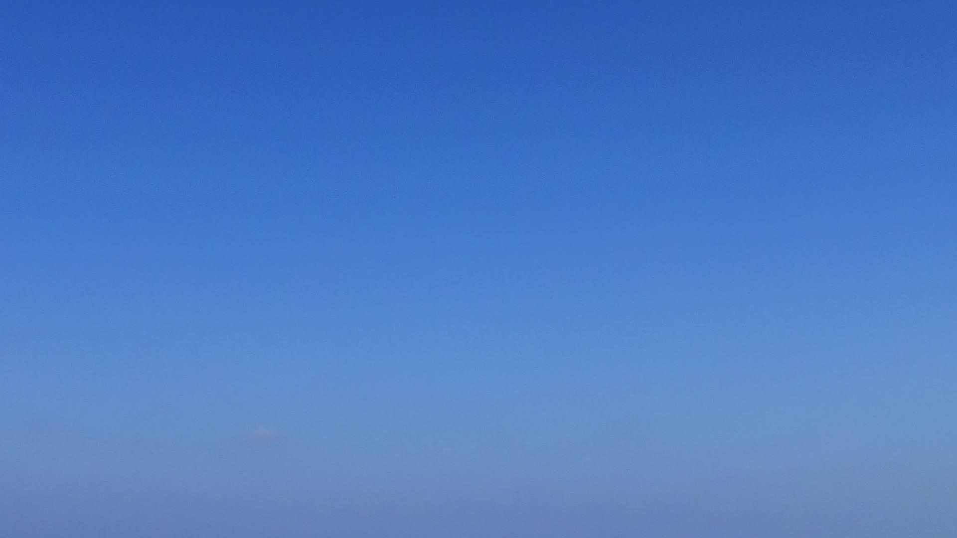 阳光明媚的海洋环礁湖海滩假日旅游在沙巴附近的清海和沙巴附近视频的预览图