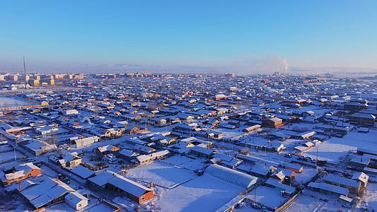 内蒙古额尔古纳城市4k航拍冬季冰雪覆盖风景视频的预览图