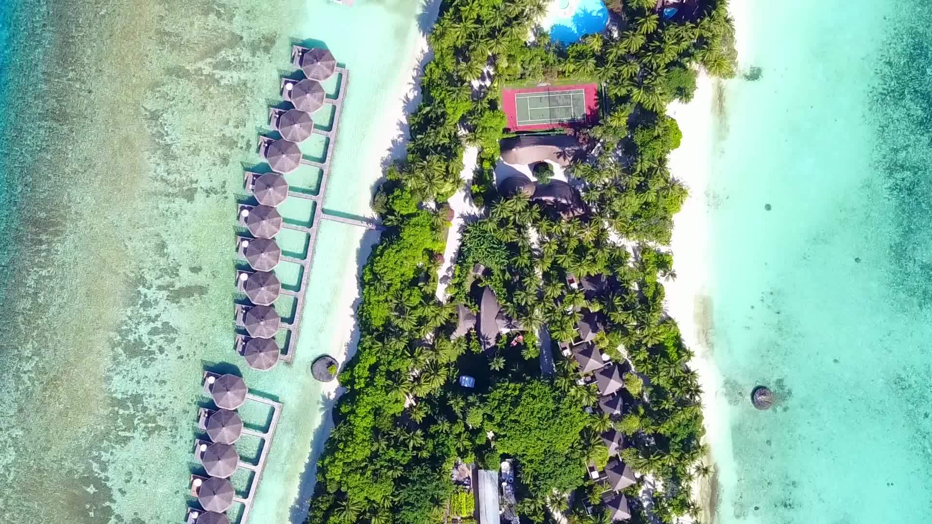 阳光明媚的豪华环礁湖海滩生活方式视频的预览图