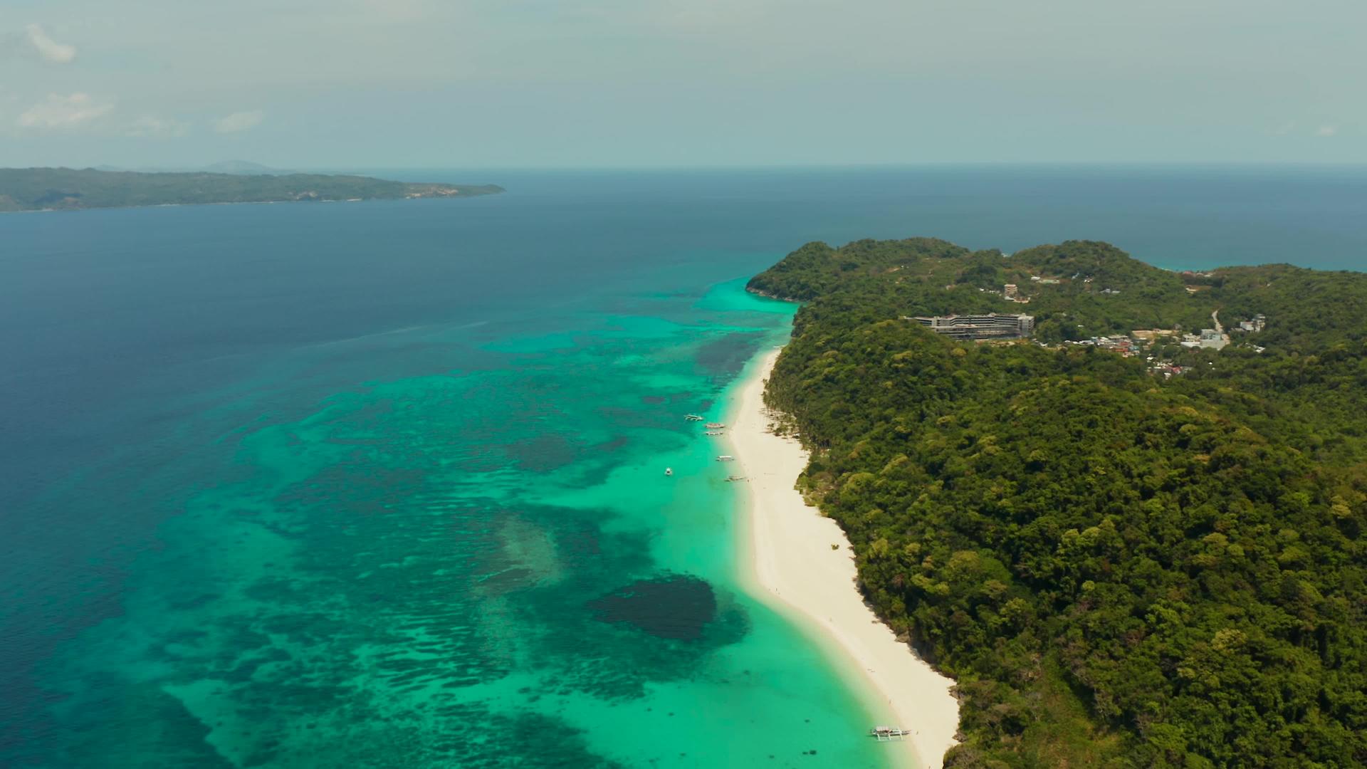 热带热带热带沙滩和绿松石环礁湖视频的预览图