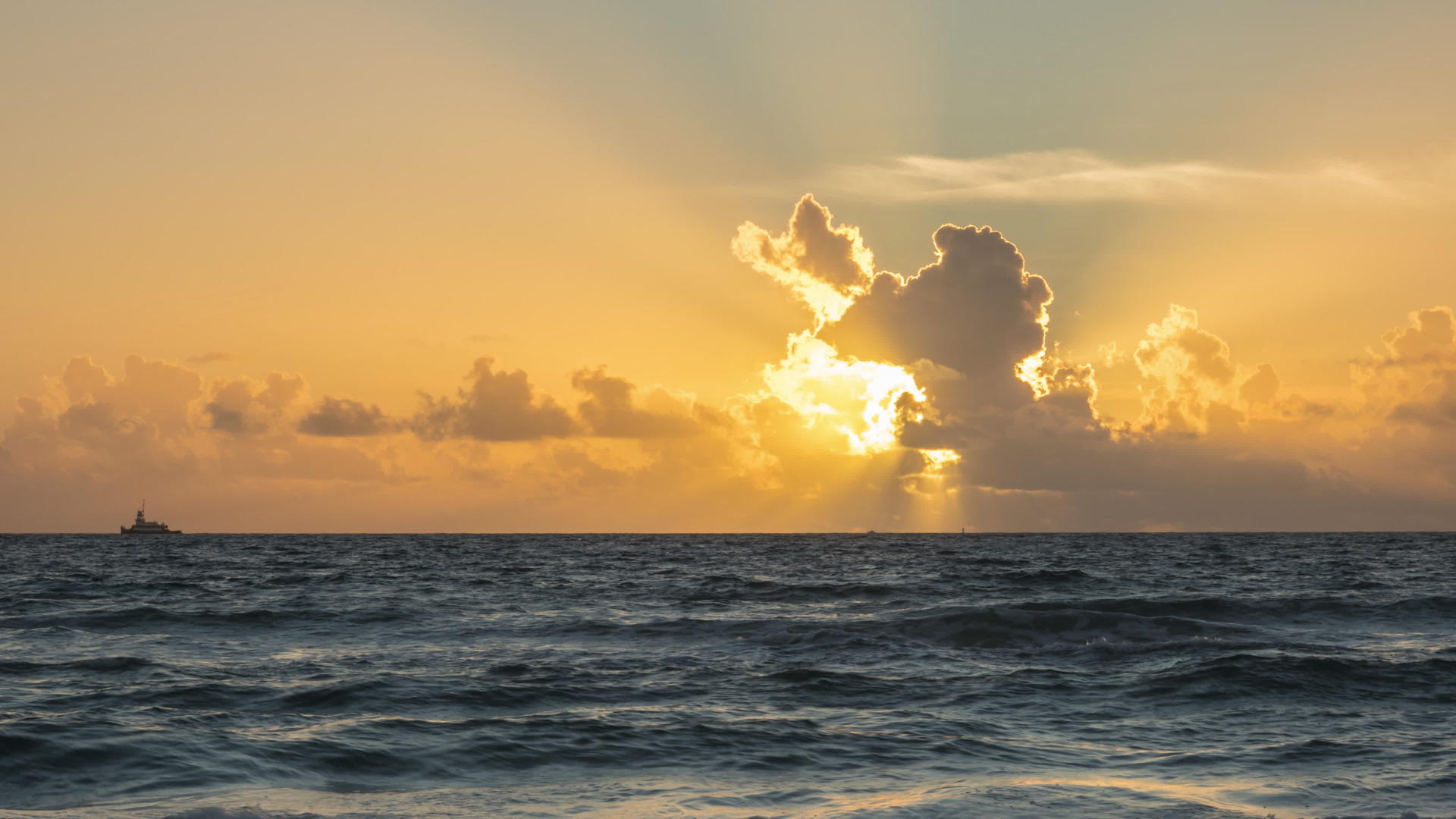 日出时间在迈阿密海滩流逝视频的预览图