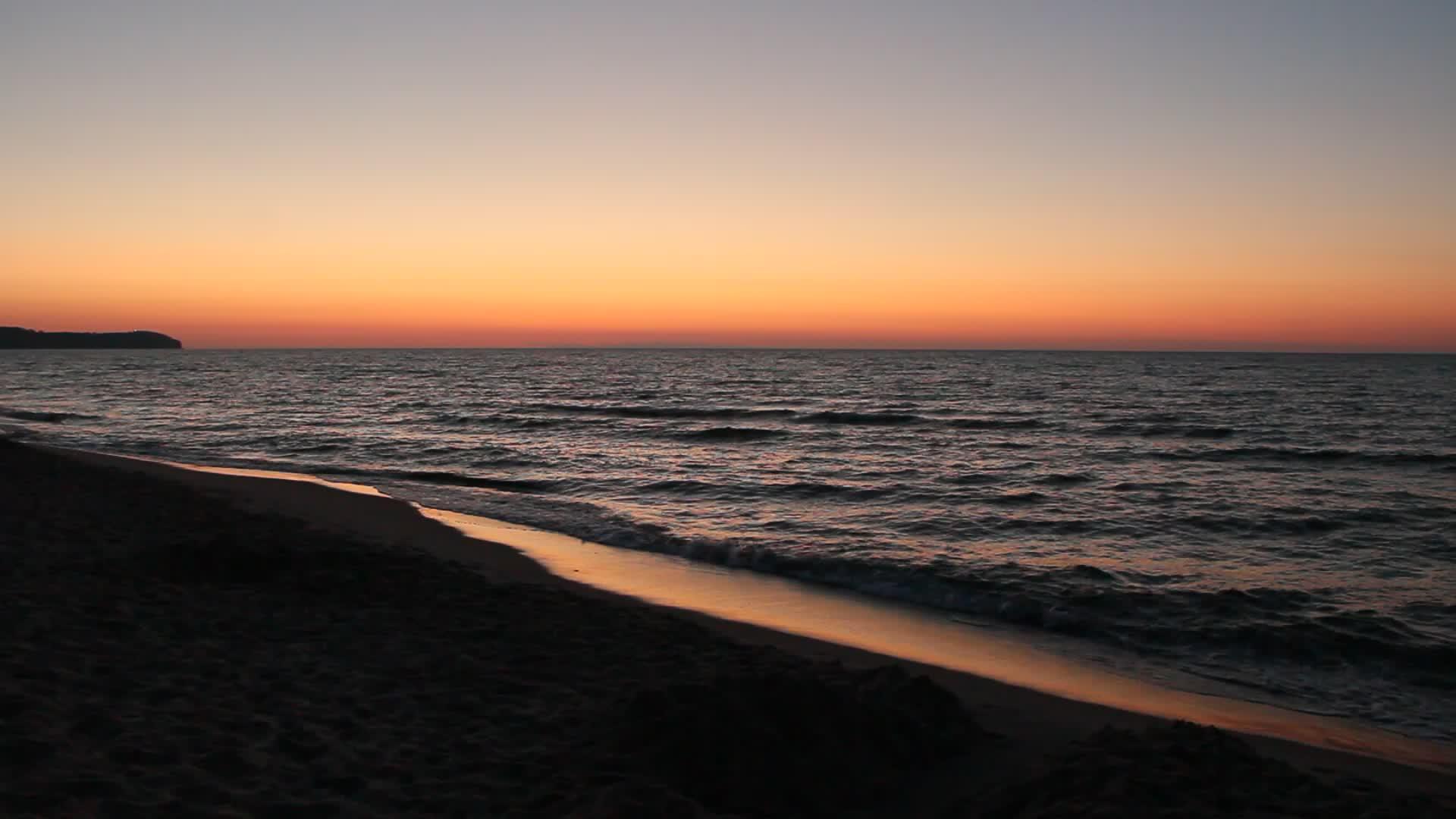 黄海日落海边波浪视频的预览图