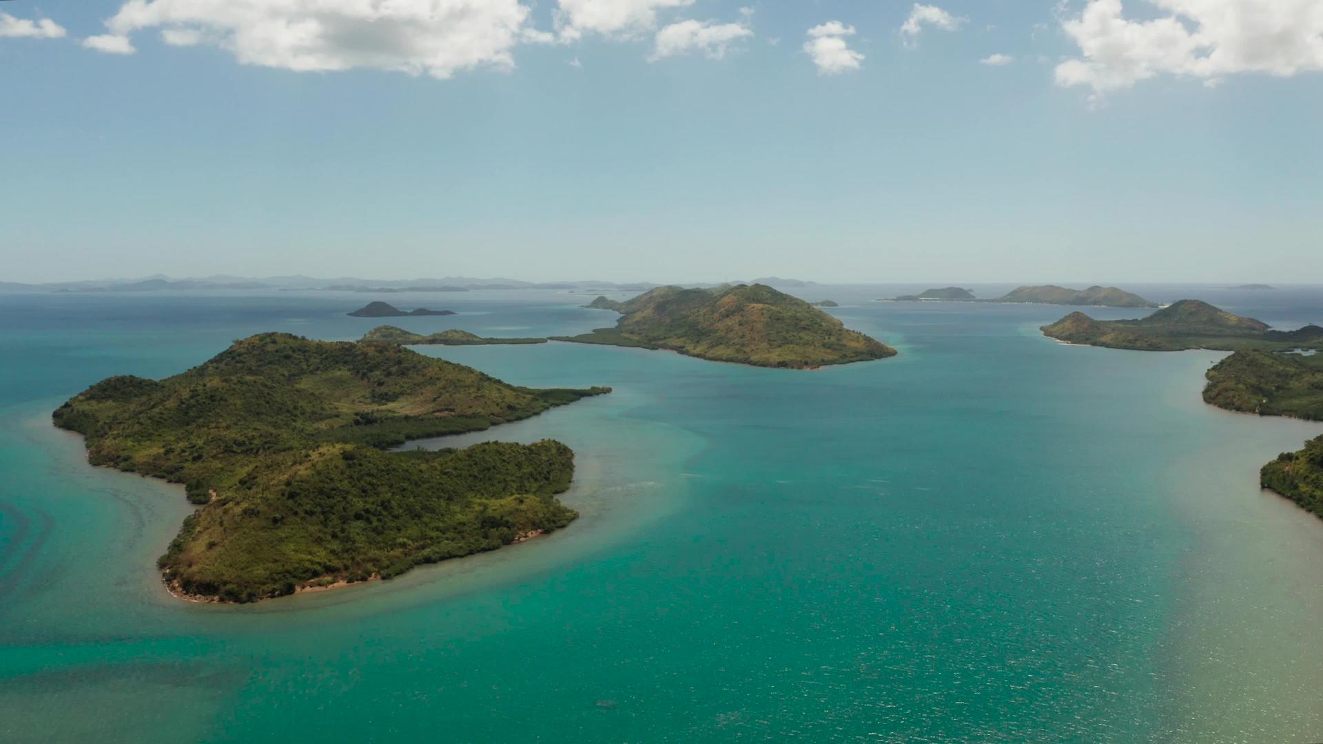 热带岛屿和菲里平巴勒湾环礁湖的海景视频的预览图