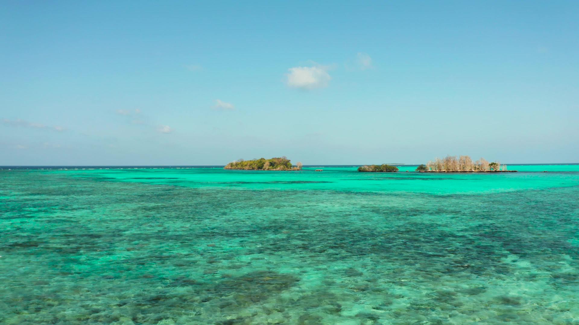 巴拉巴克岛菲利平岛热带岛屿和珊瑚礁环礁视频的预览图