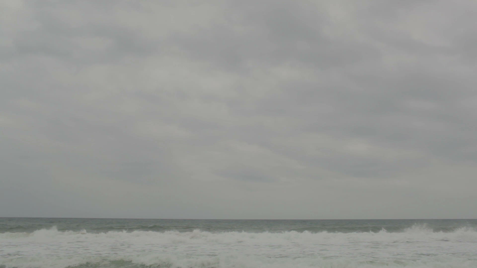 灰色海岸视频的预览图