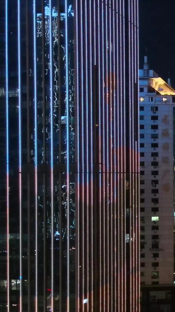 航拍风景城市金融中心繁华闹市夜景交通流量明亮夜景交通流量材料视频的预览图