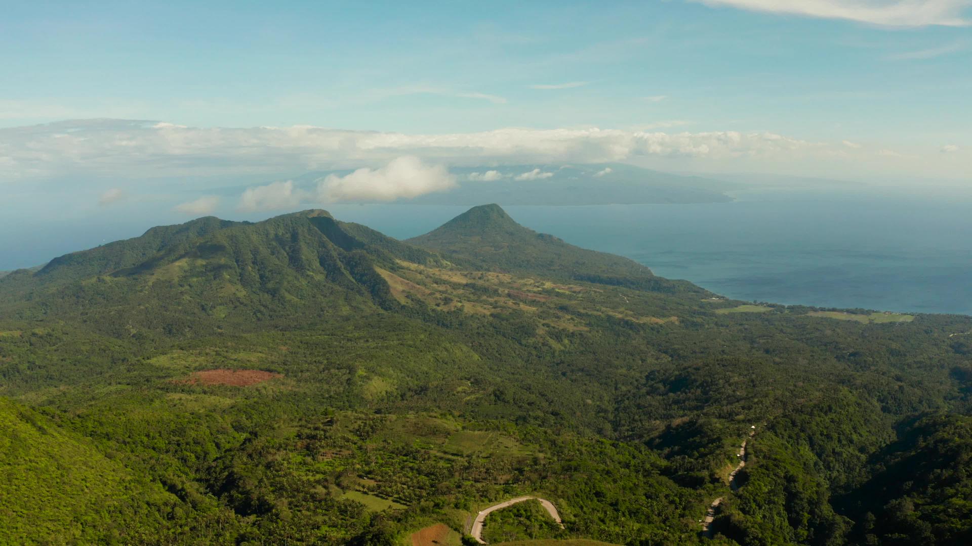 热带地貌热带海风海岸山区视频的预览图