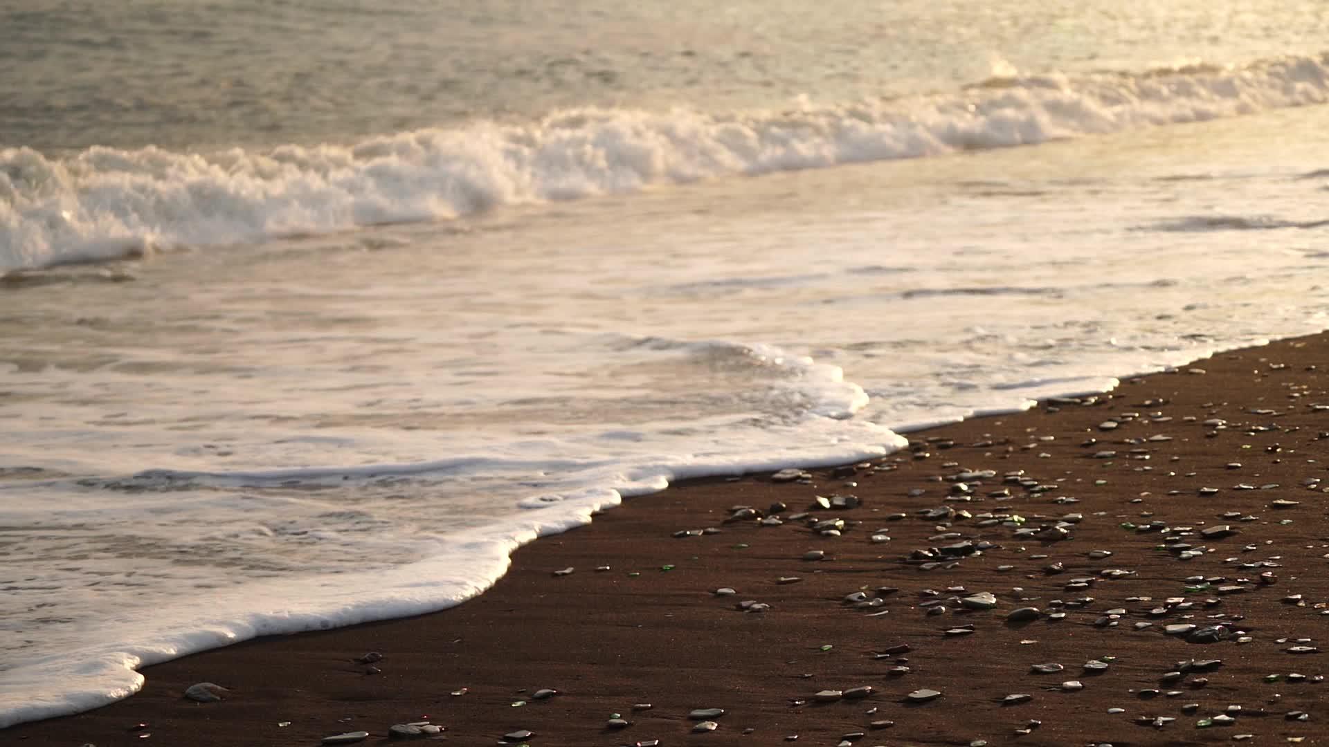 具有海滩和水的自然背景视频的预览图