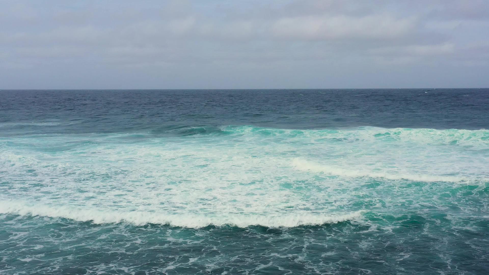 海洋海浪蓝色水面背景视频的预览图