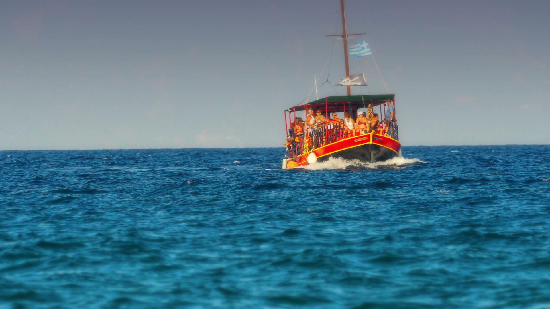 海上观光小船视频的预览图
