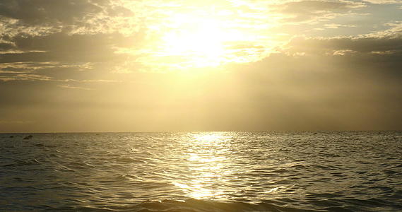 海洋日落的宁静与和平视频的预览图