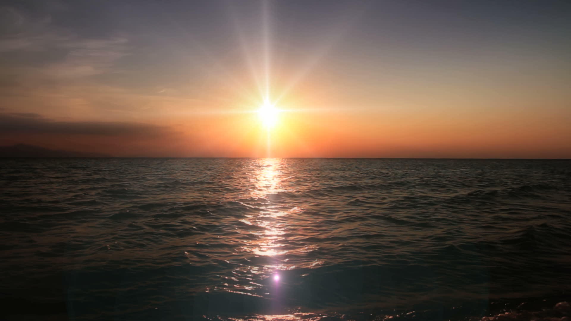 金黄夕阳海滩海浪视频的预览图