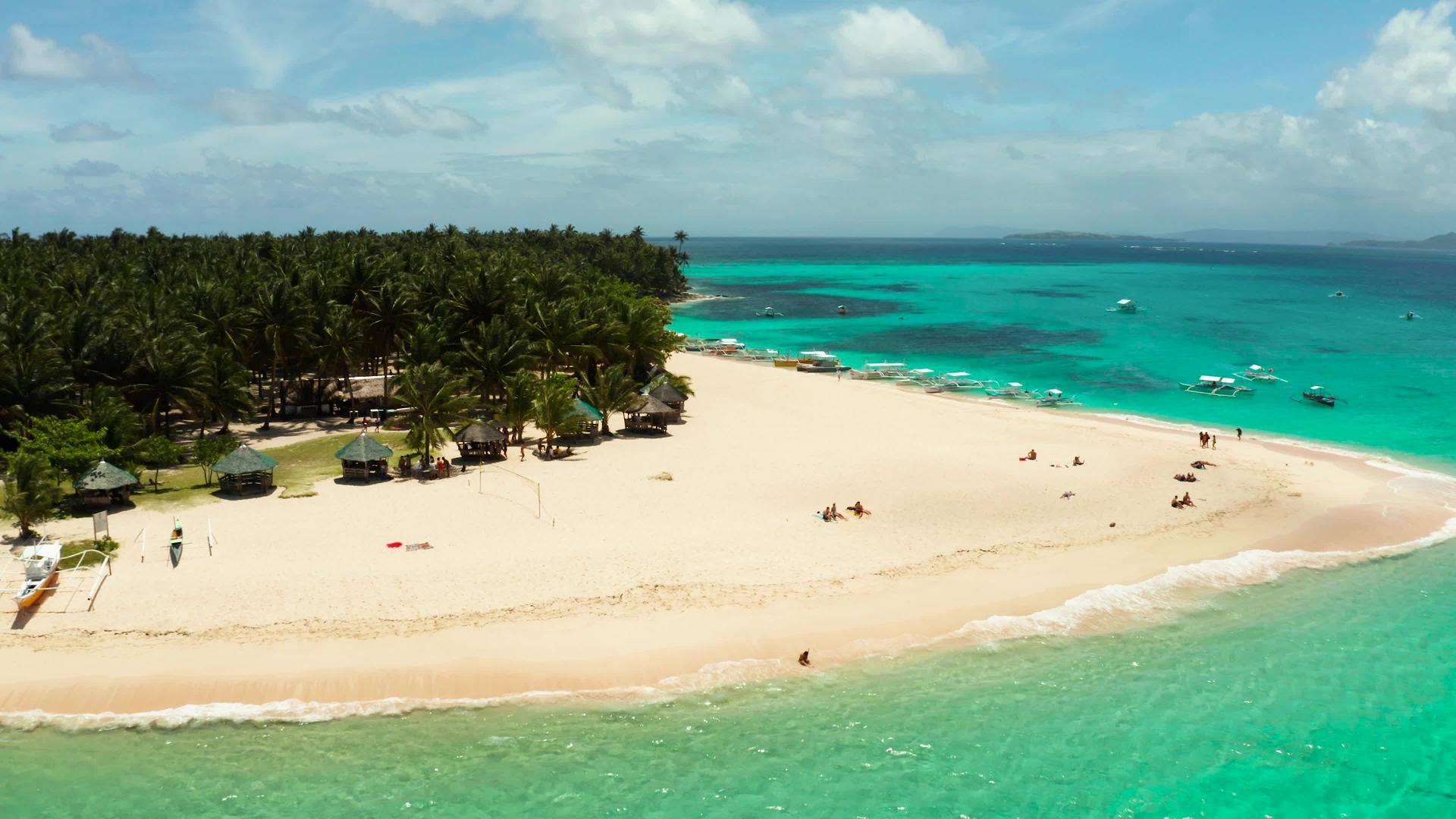 热带达科岛海滩海滩海滩和游客视频的预览图