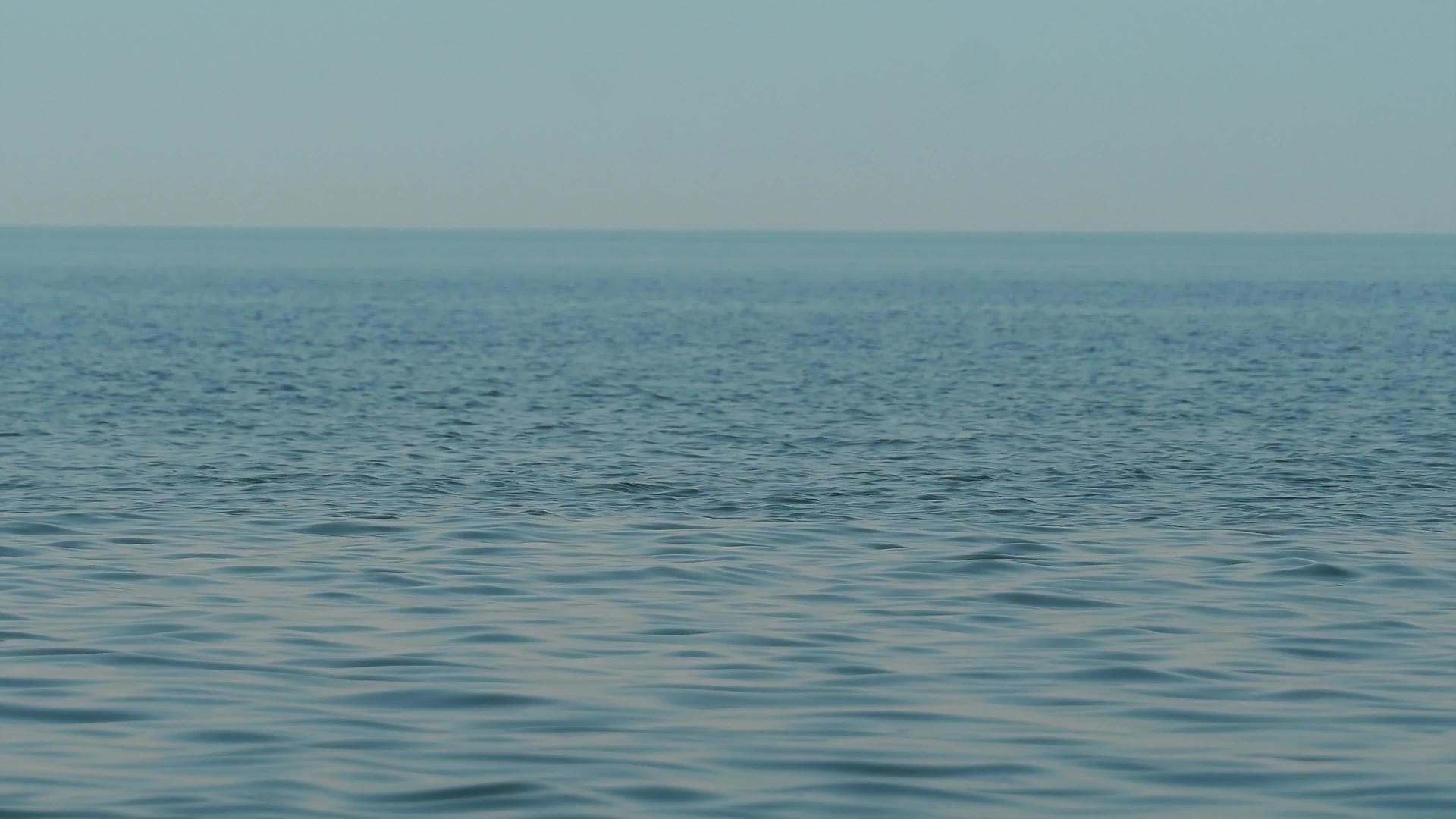 蓝色海面自然背景视频的预览图