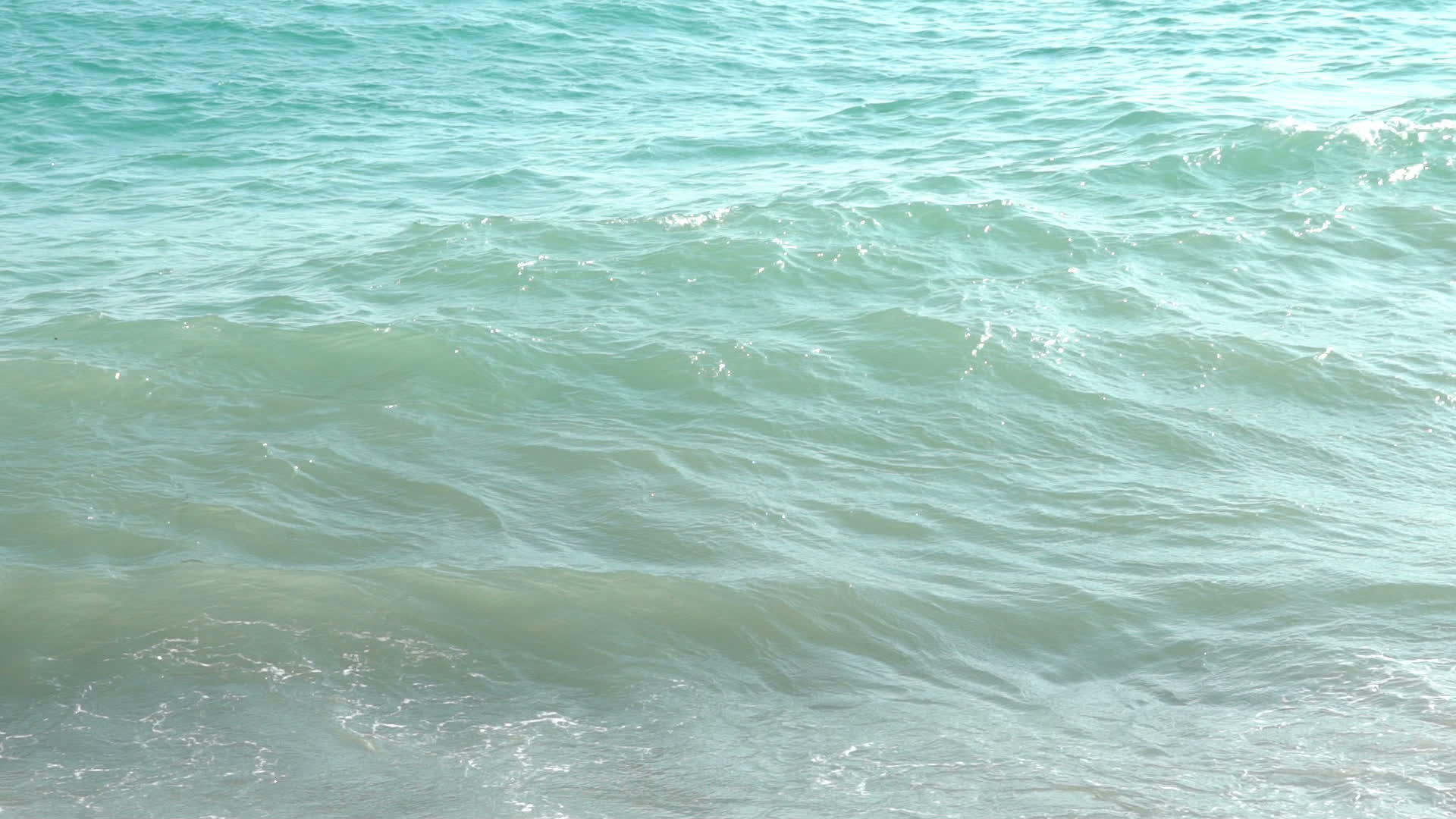 黑海中的波浪视频的预览图