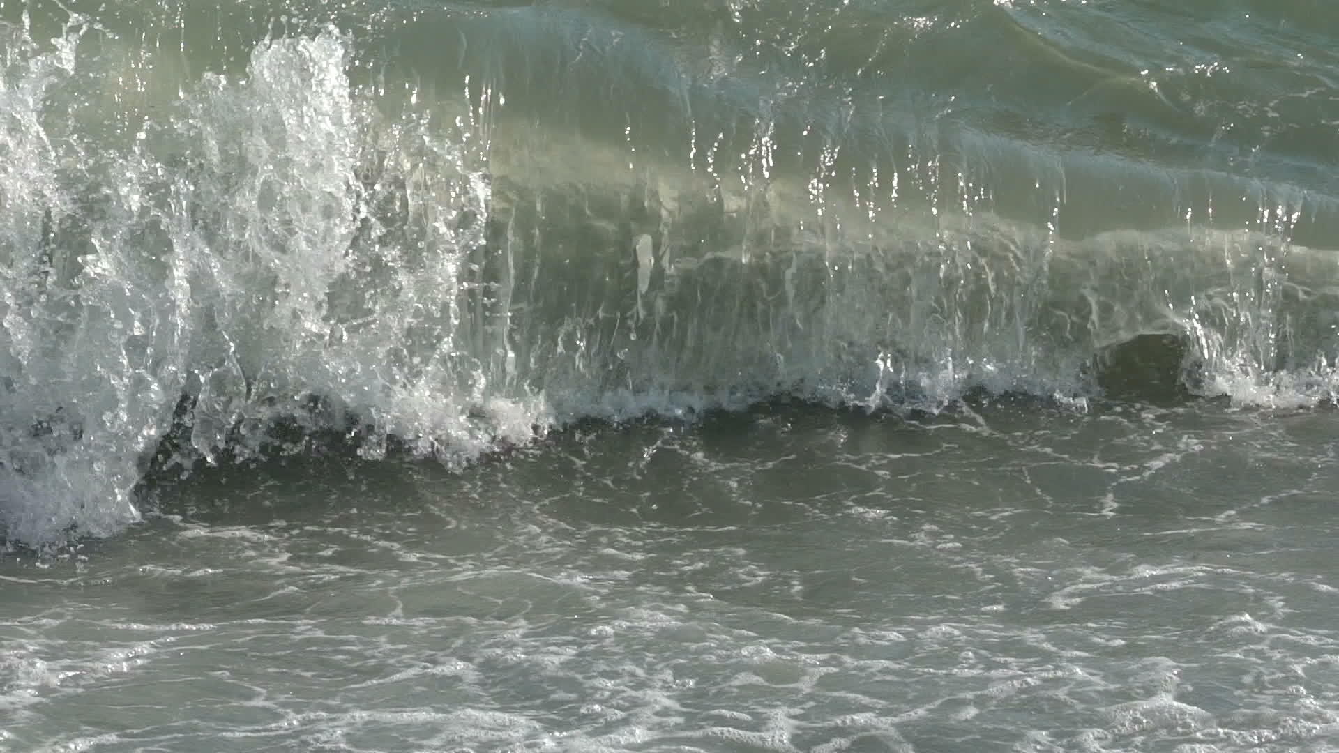 黑海中的波浪视频的预览图