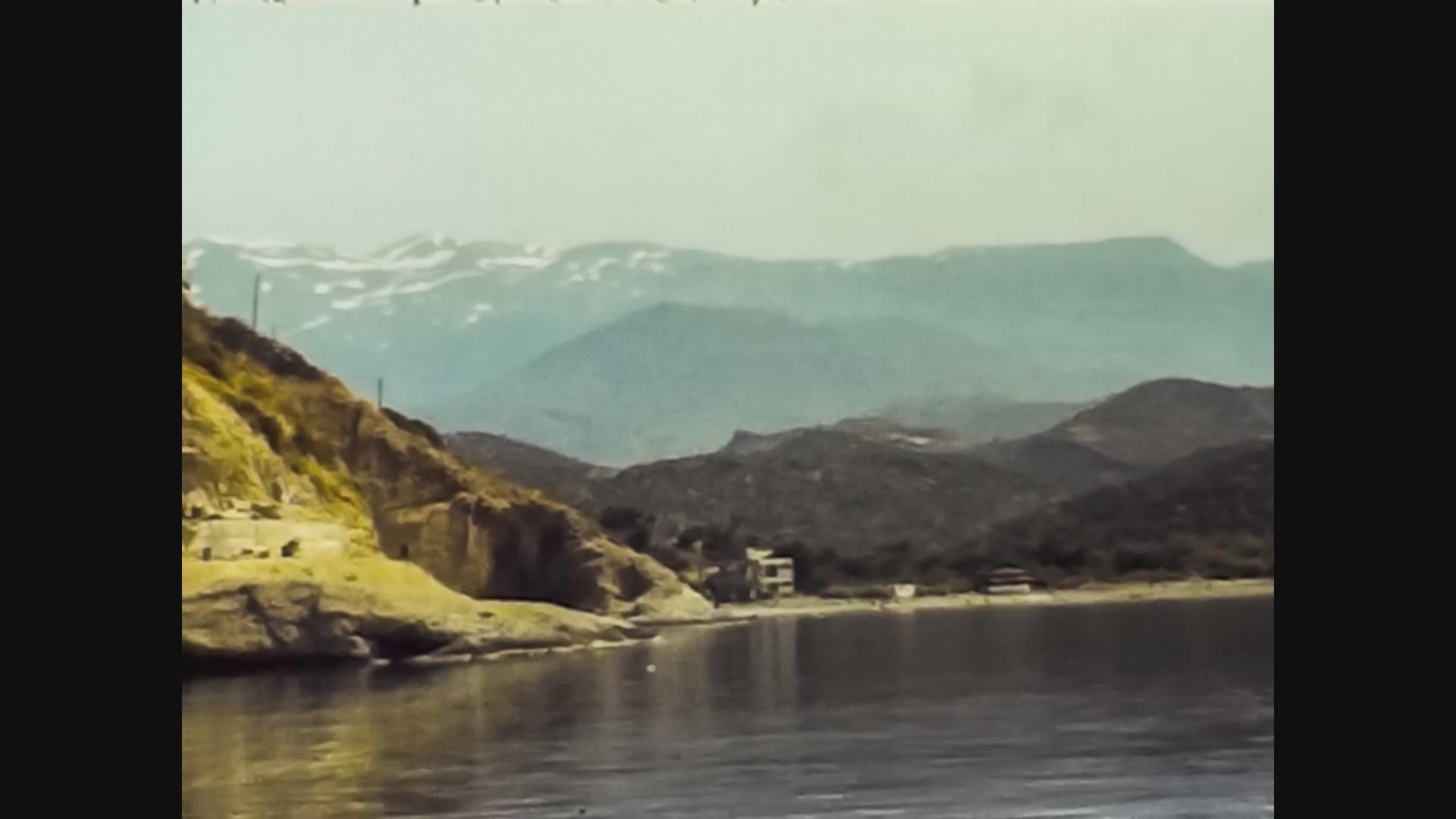 1982年灰色岩石海岸视频的预览图