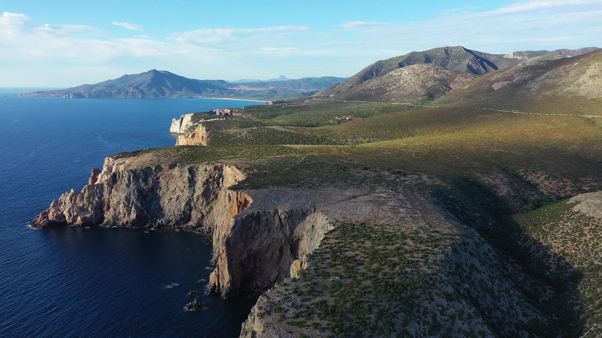 撒丁岛地中海西部崎岖的海岸意大利地中海撒丁岛Sardegna视频的预览图