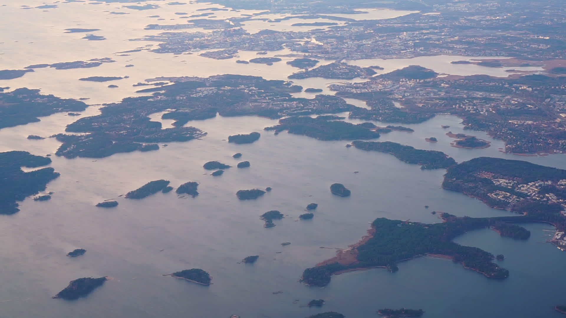 海尔辛基群岛和海空从飞机上观察到视频的预览图