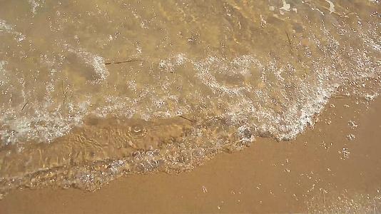 夏季第三天的海岸线视频的预览图