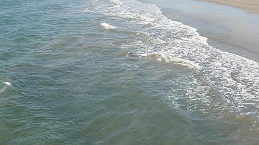 太平洋海浪喷洒哈里弗尼亚海岸景观a水面纹理和水面纹理视频的预览图