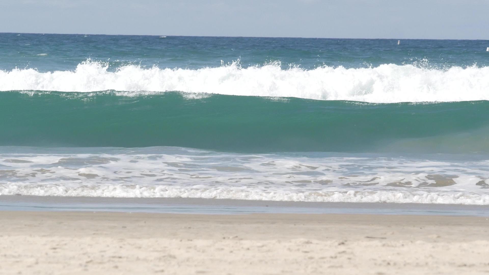 太平洋海浪哈里弗尼亚海岸景观a水面纹理和水面纹理视频的预览图