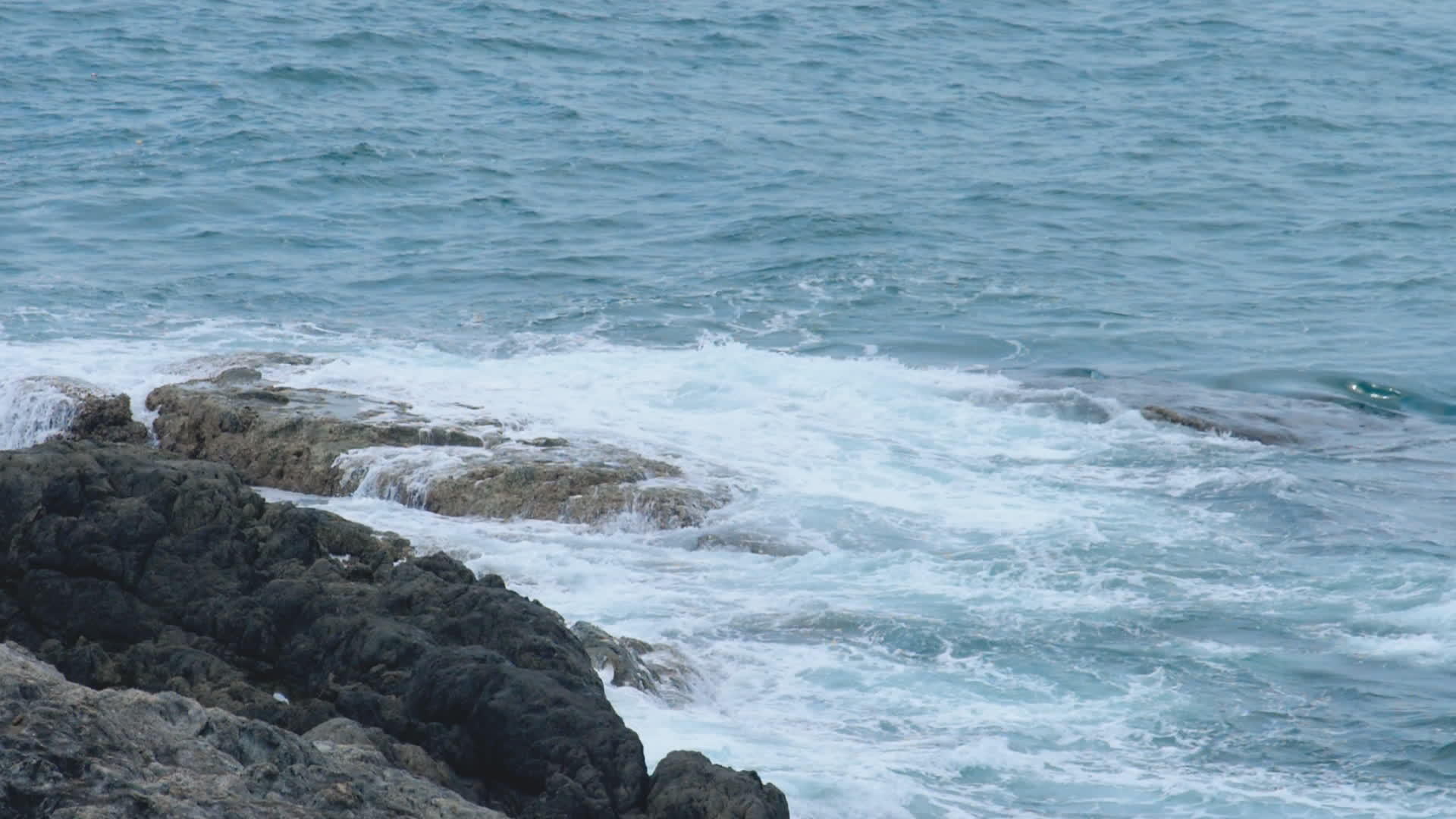 海岸波浪视频的预览图