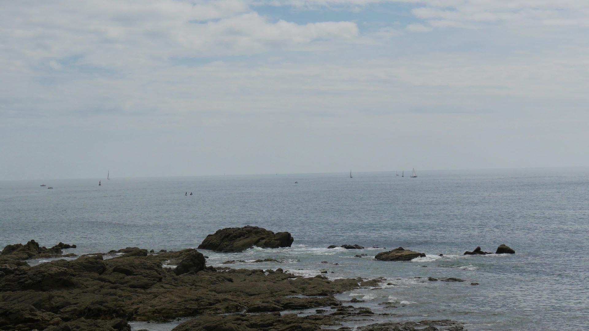 海滨景观带岩石视频的预览图