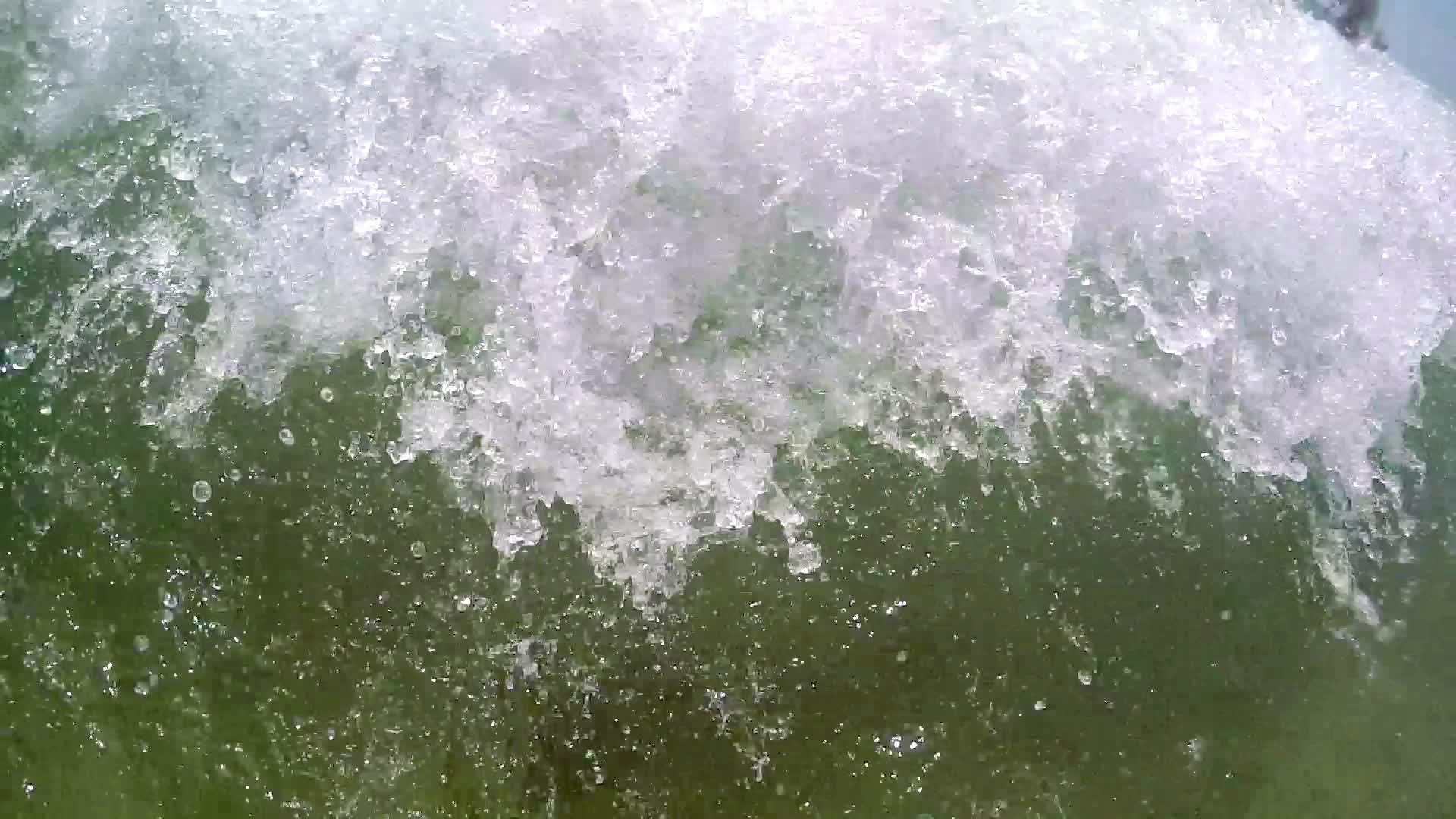 海浪撞击慢动视频的预览图