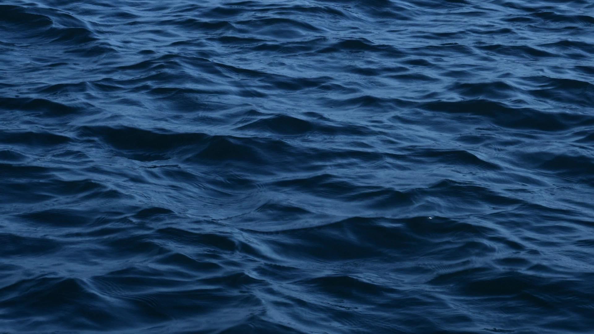 蓝色波浪的水面视频的预览图