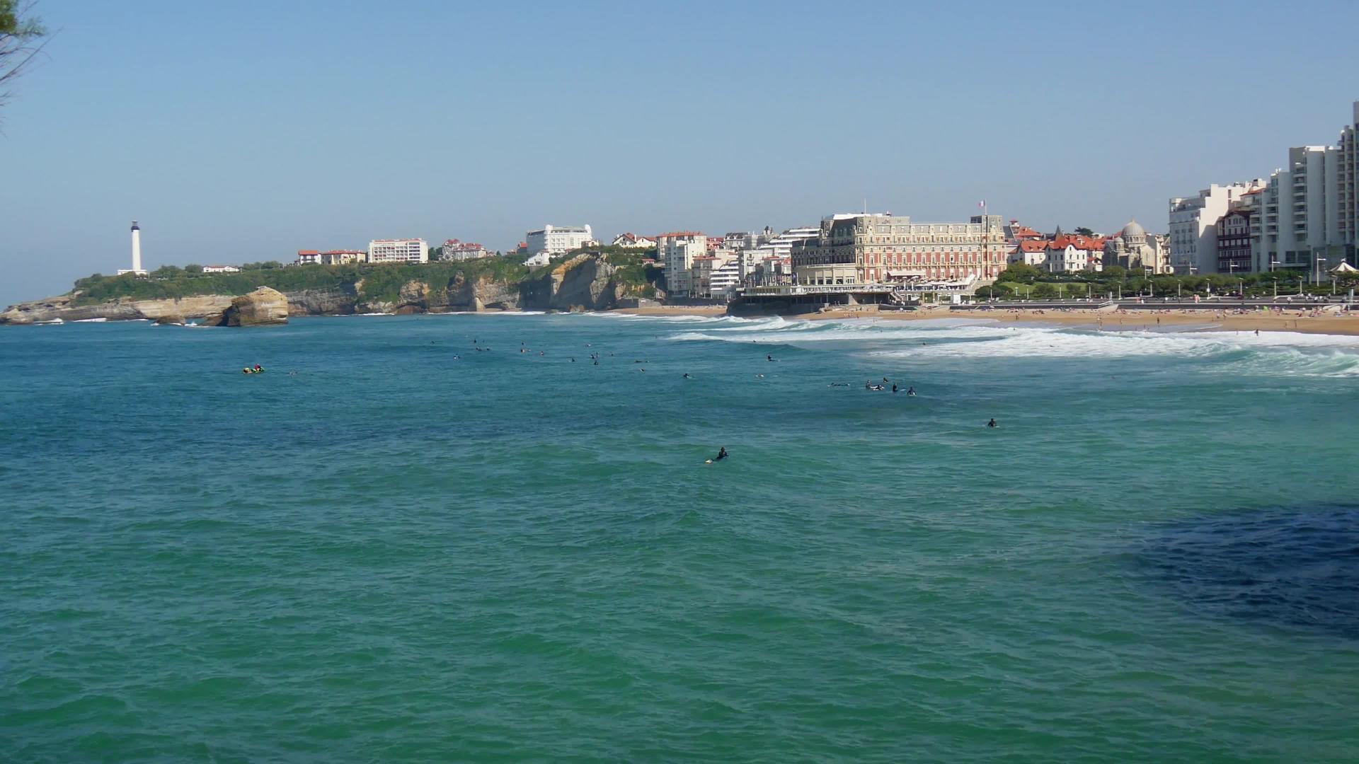 弗朗西南面Biarritz海滩的海浪视频的预览图