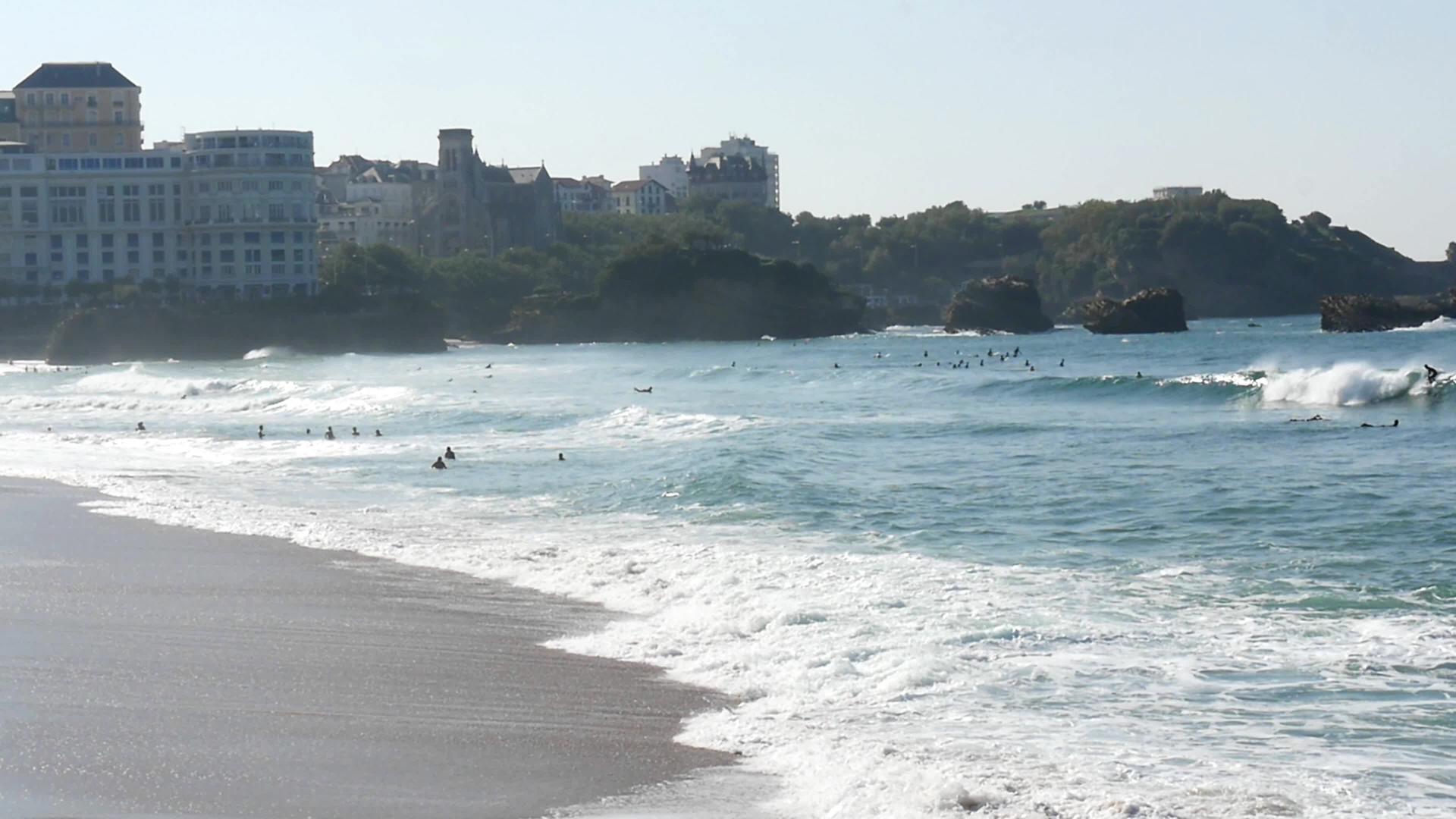 弗朗西南面Biarritz海滩的海浪视频的预览图
