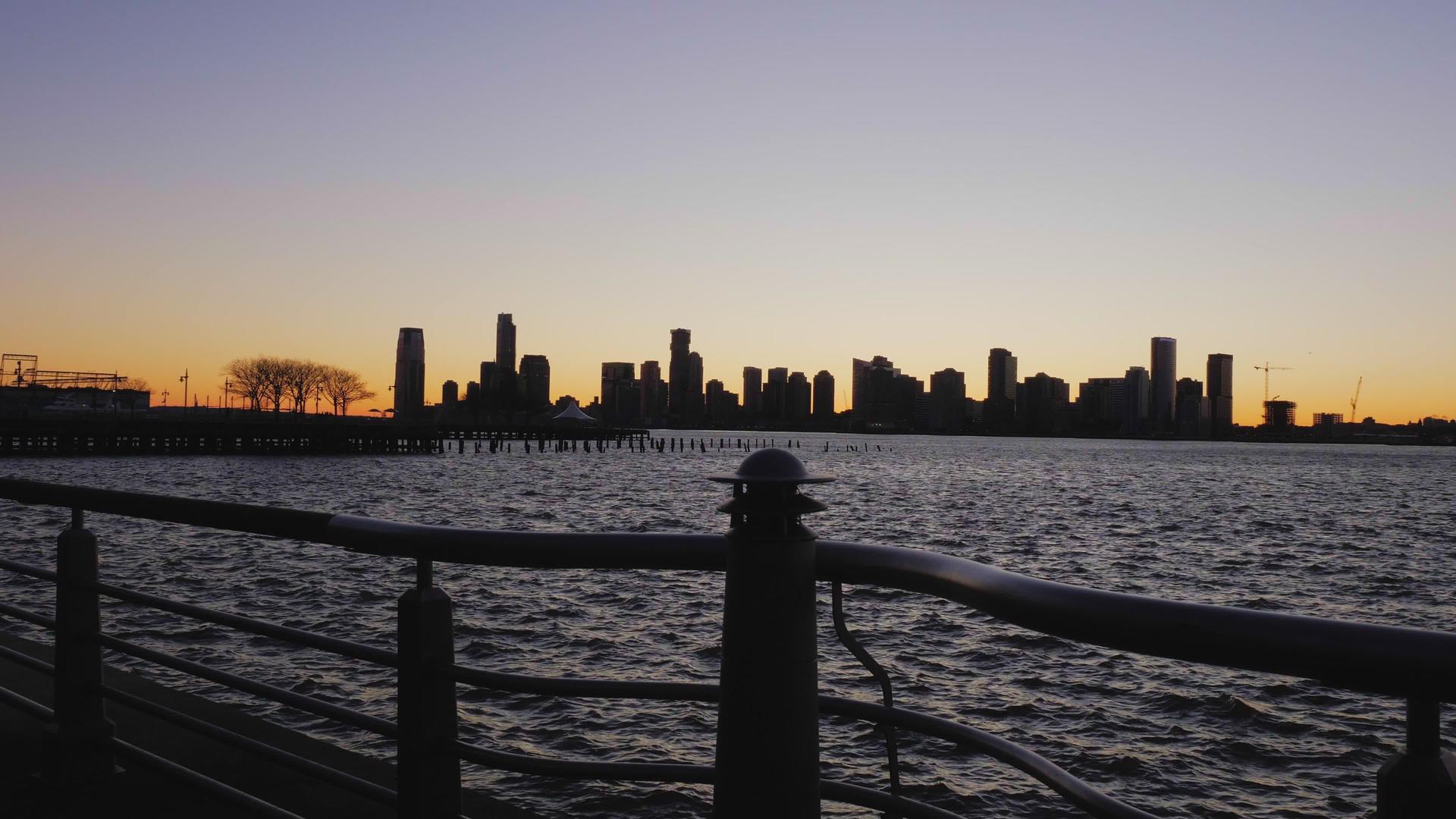 曼哈顿日落时球衣城视频的预览图