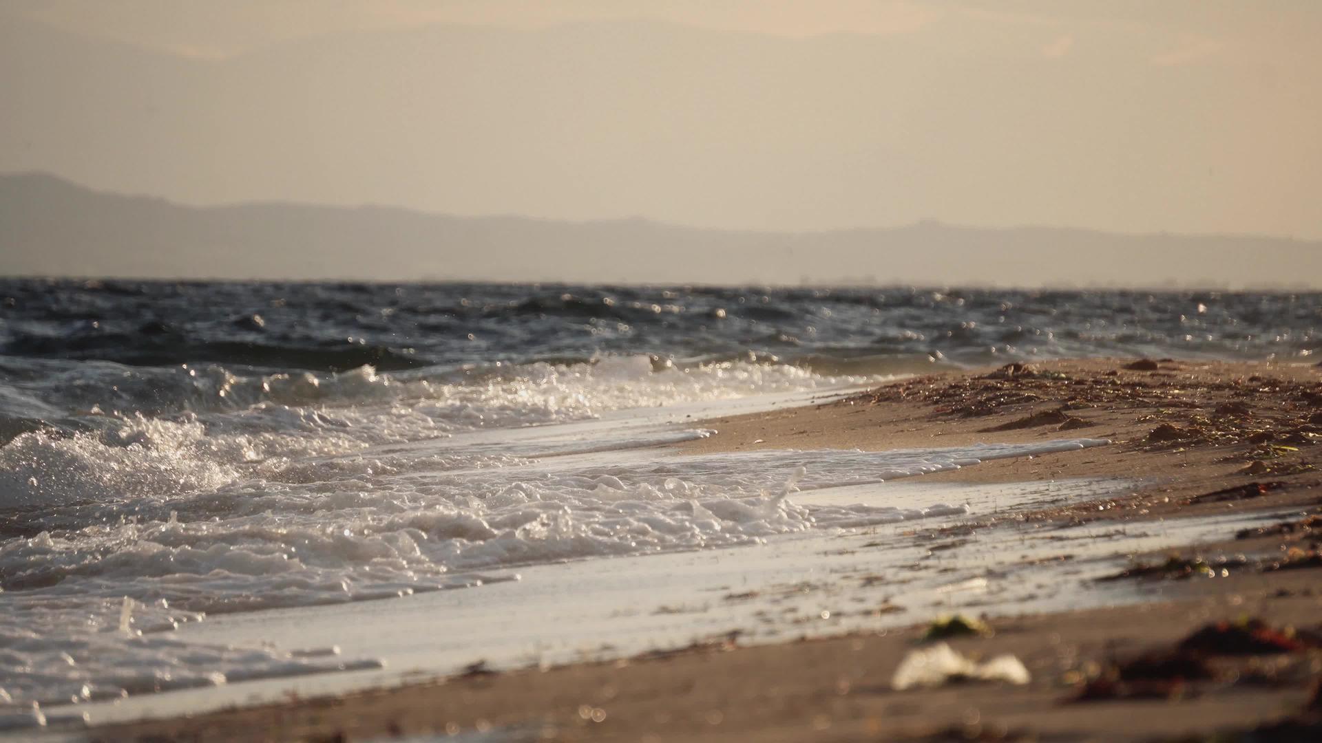 爱琴海海岸日落时暴风暴席卷海岸视频的预览图