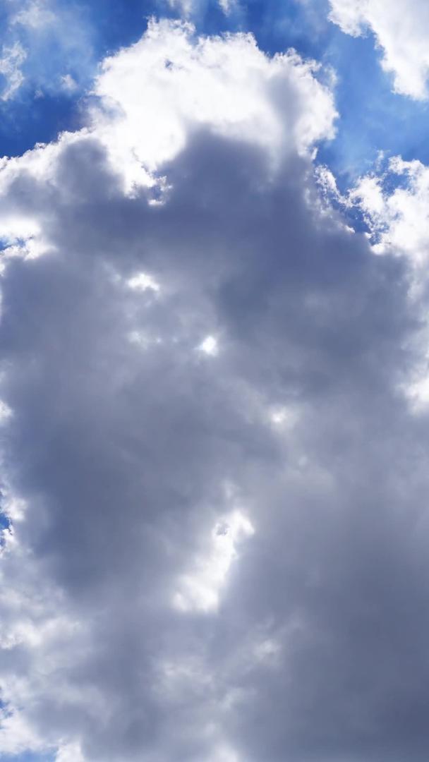 蓝天白云飘动耶稣光视频的预览图