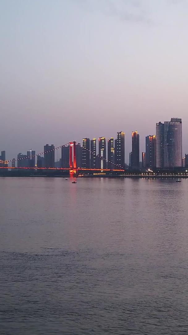 延时摄影城市夜景武汉长江江景风景视频的预览图
