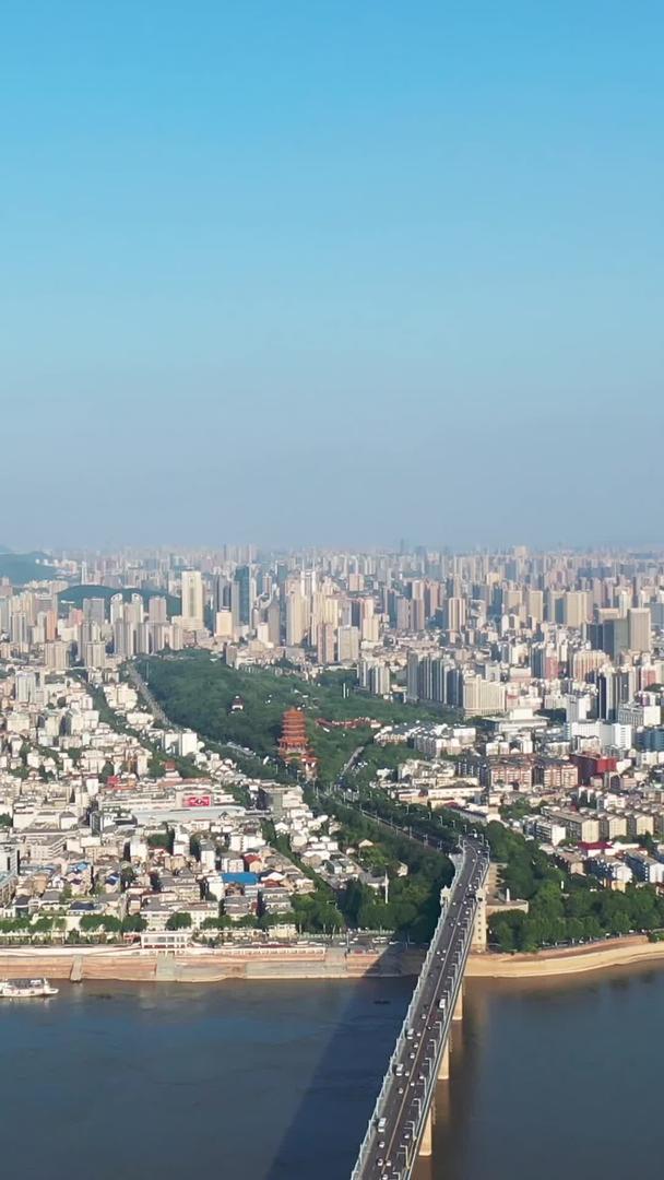 武汉黄鹤楼航拍风景城市长江大桥江景素材视频的预览图