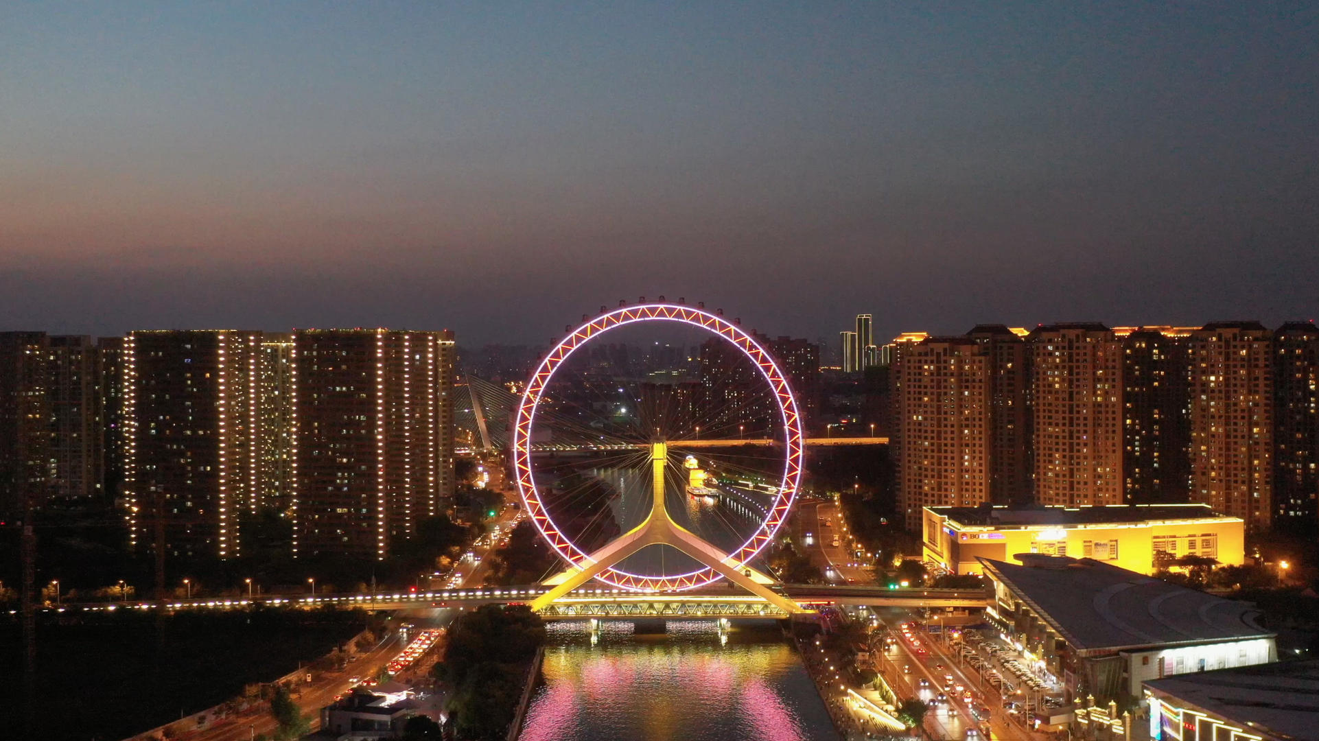 天津地标建筑天津之眼摩天轮夜景视频的预览图