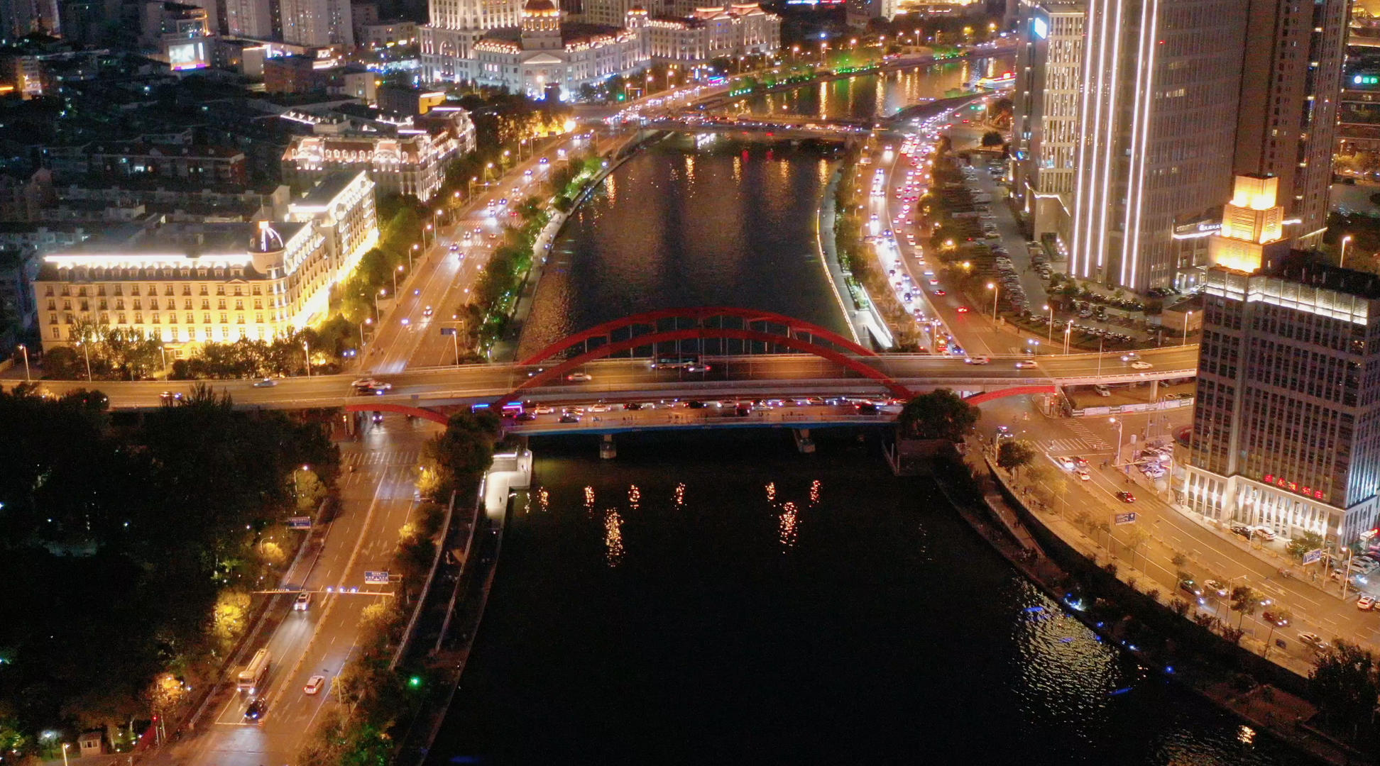 天津城市交通夜景航拍4K视频视频的预览图
