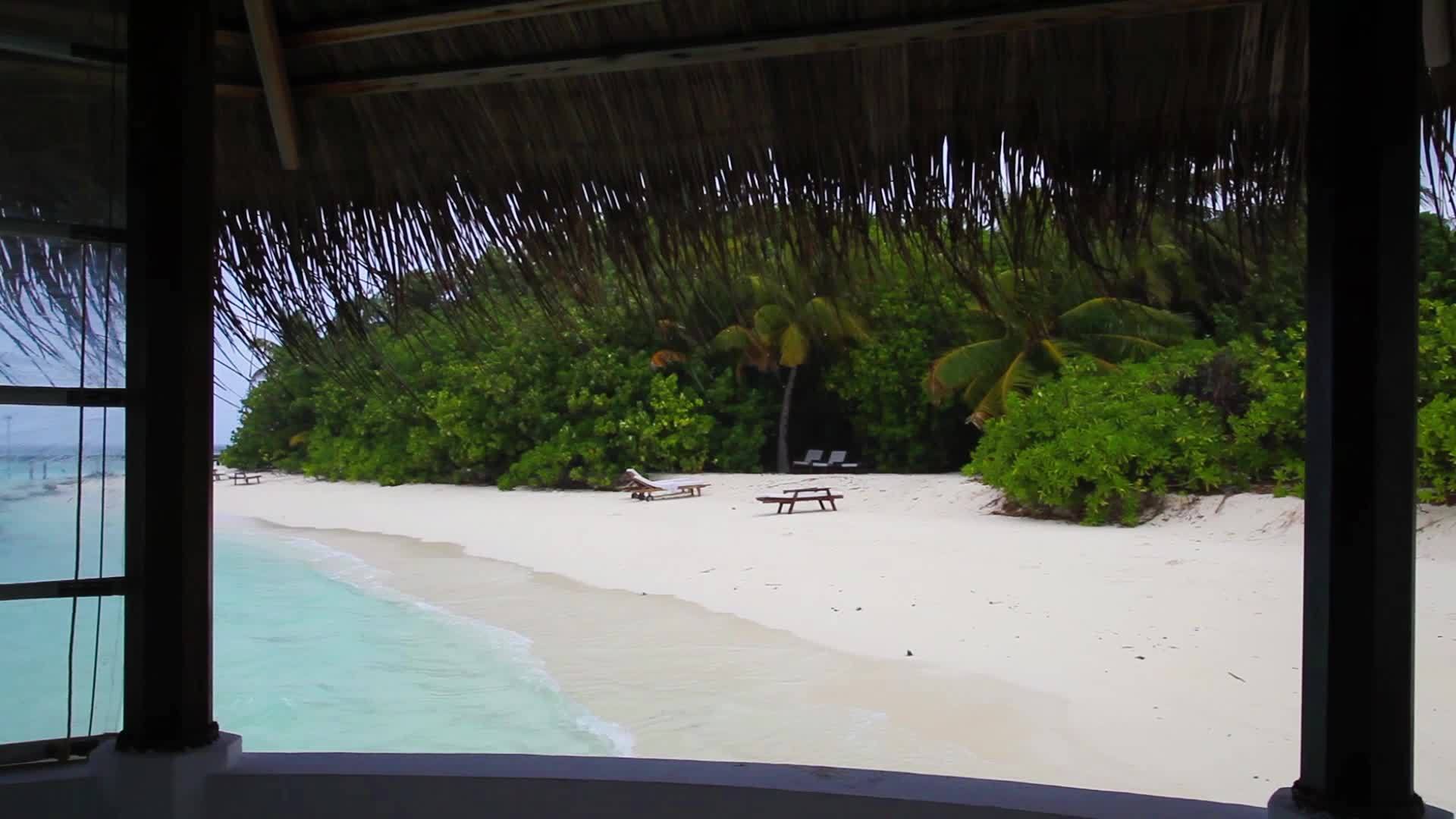 从桥到岛的风景视频的预览图