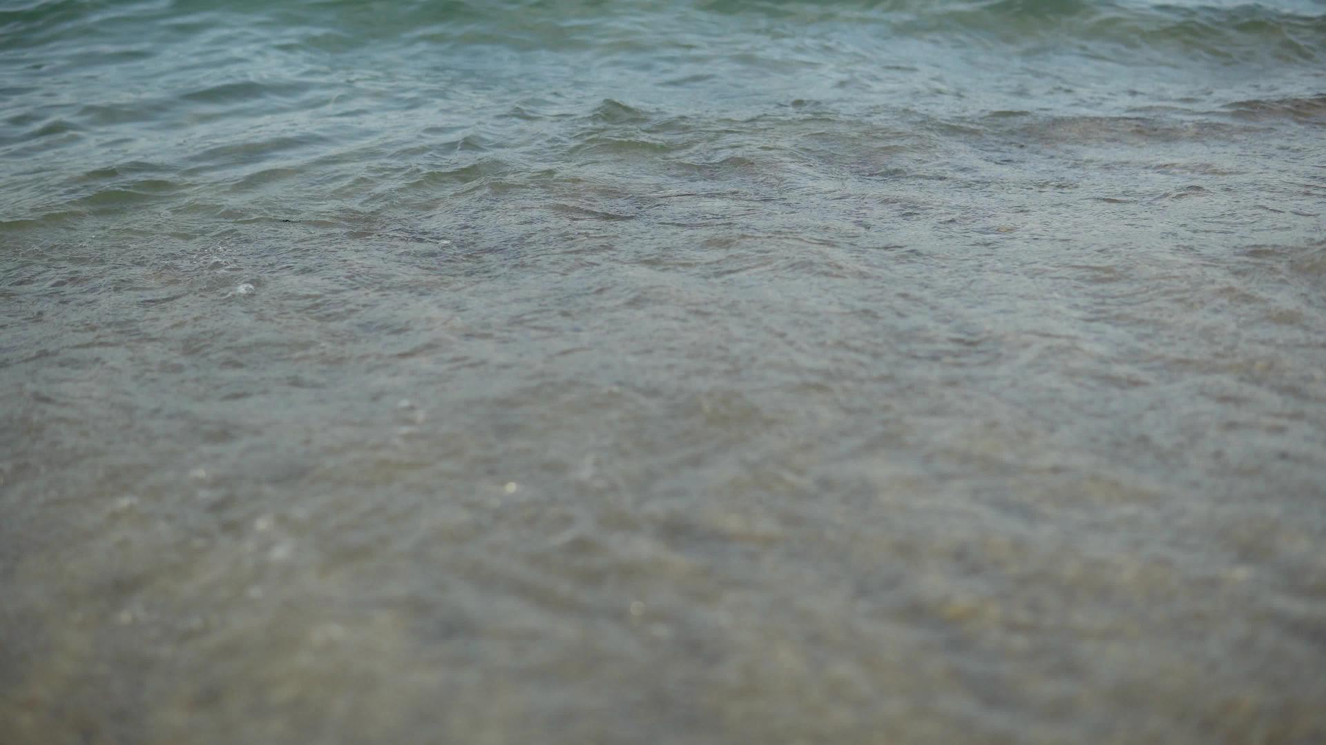 从海滩到海滩浪从海滩到海滩的背景视频的预览图