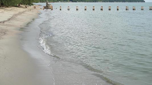 伯马坦特的倾斜海滩视频的预览图