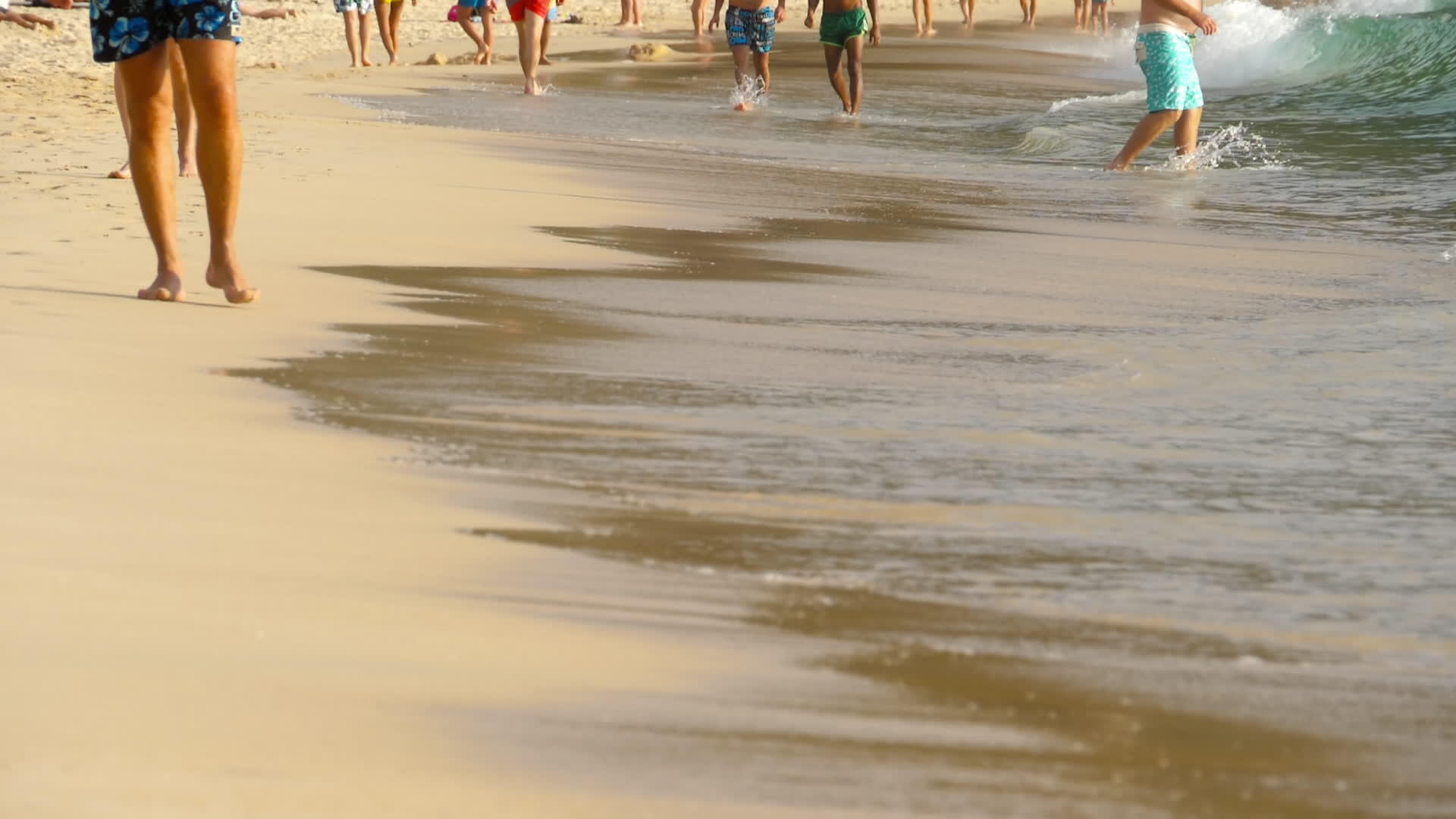 赤脚海滩步行视频的预览图